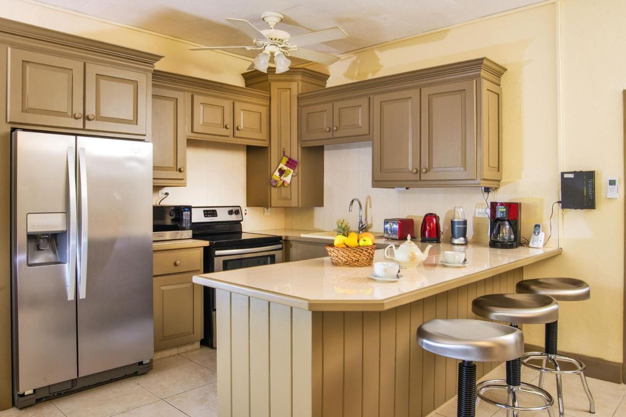 Ground Floor Apartment Located In Hometown, 5 Min Walk To The Beach セントジェームス エクステリア 写真