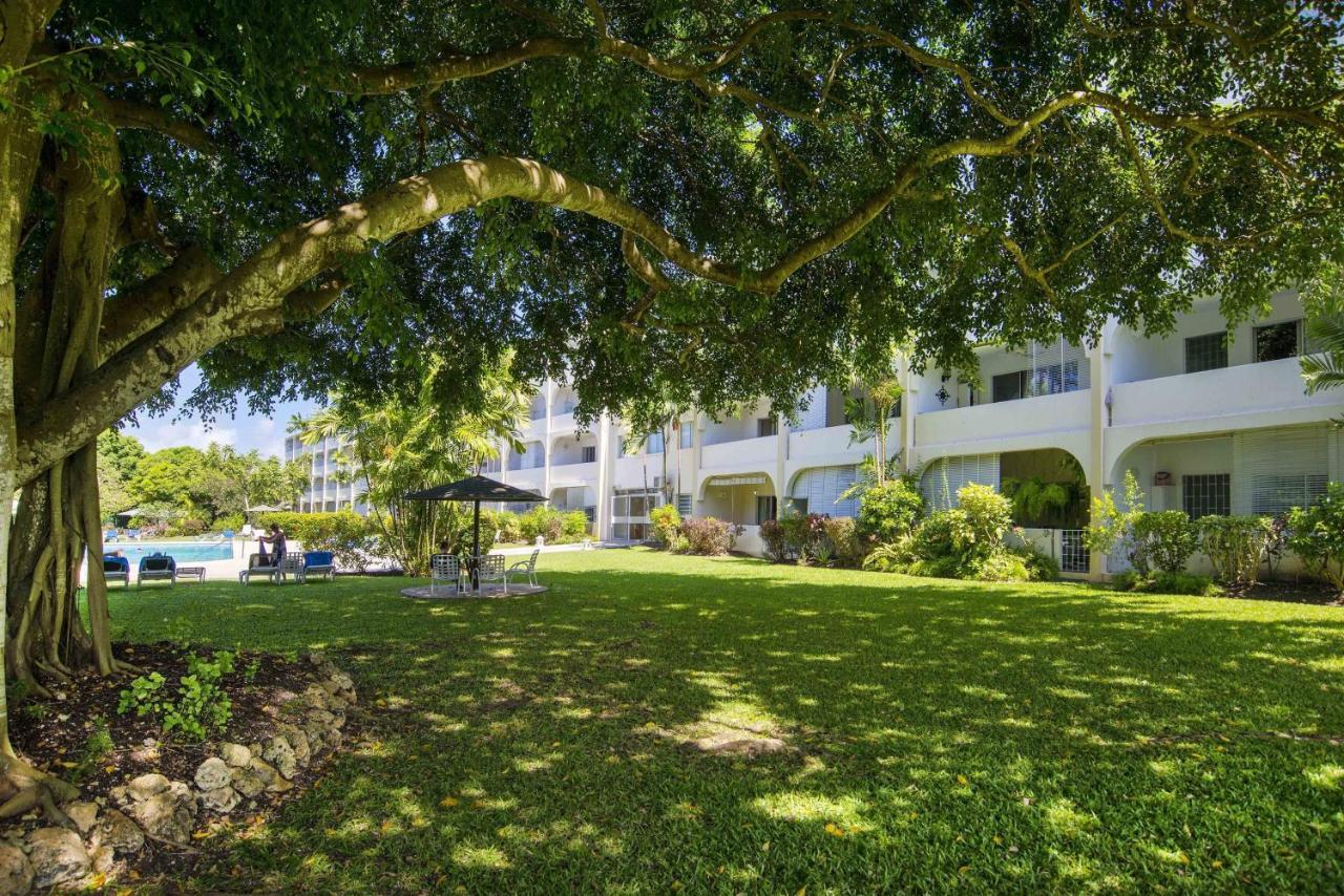 Ground Floor Apartment Located In Hometown, 5 Min Walk To The Beach セントジェームス エクステリア 写真